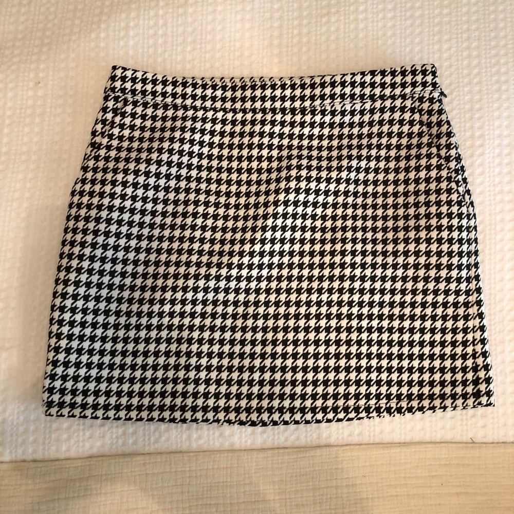 Beautiful checkered skirt! Never worn!